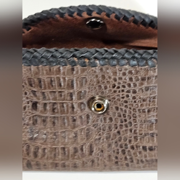 Vintage Leather Trifold Wallet - Picture 9 of 9